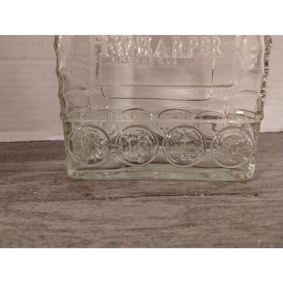 Vintage IW Harper Kentucky Bourbon Whiskey Glass Decanter Bar Bottle - Picture 2 of 9
